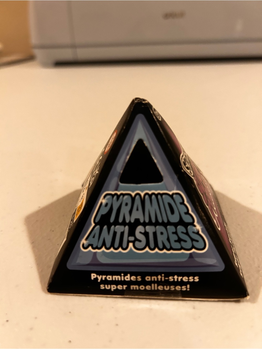 2 Pyramide Anti-Stress Pyramid Squishy. New. Colors vary.